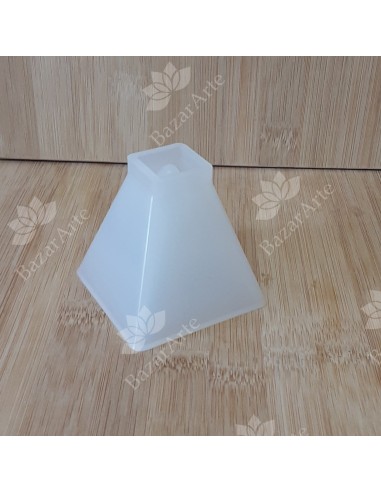 Molde pirámide 4 caras, 5.7 cm altura