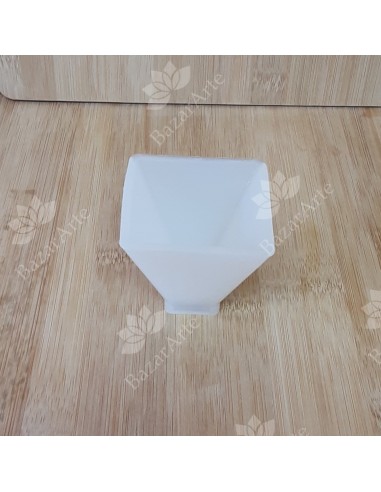 Molde pirámide 4 caras, 5.7 cm altura